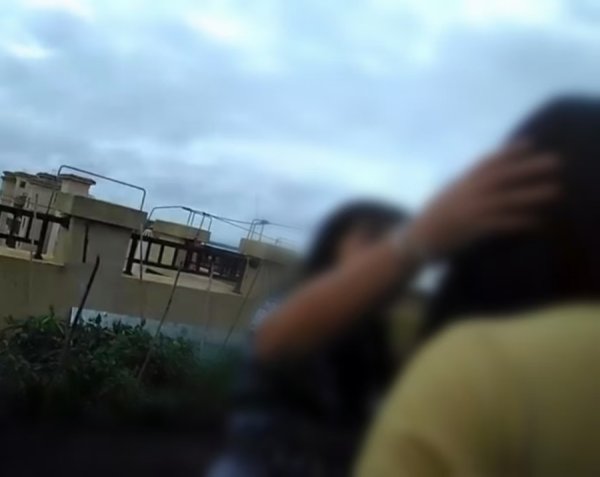 股票加杠杆在哪里加 把手给我！民警生死瞬间拉住18楼轻生女子